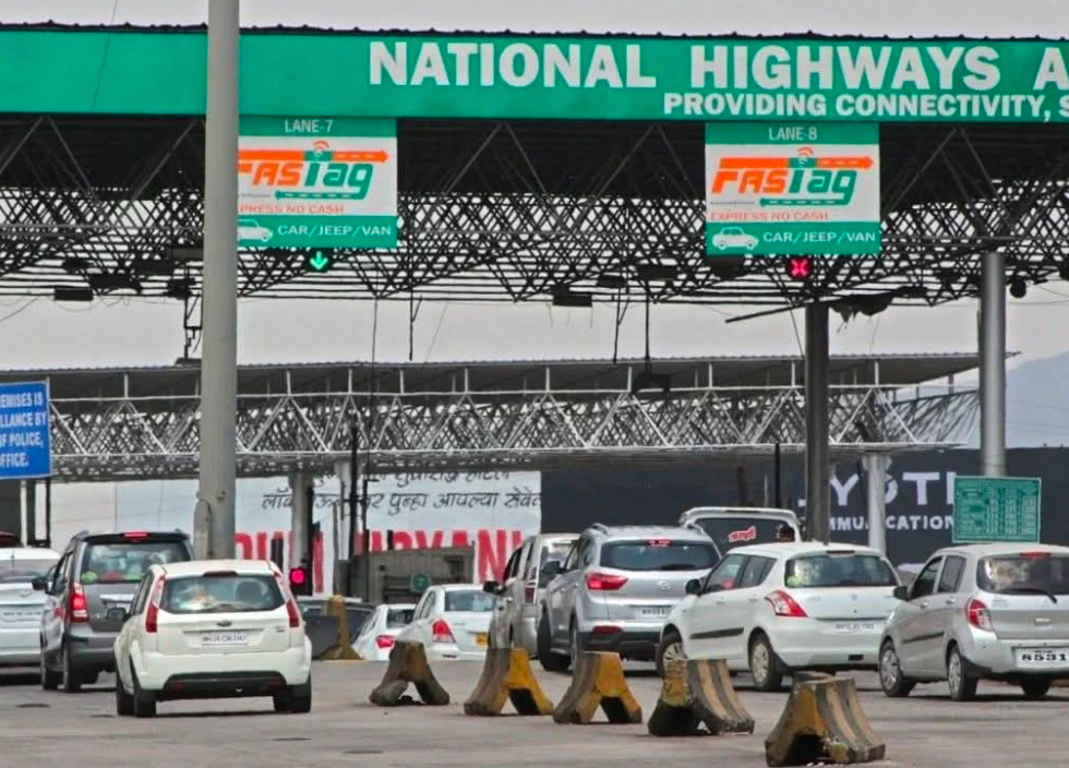 दूसरे राज्यों से उत्तराखंड आने वाले वाहनों से ग्रीन सेस की वसूली शुरू हो गई है। हरिद्वार के नारसन बॉर्डर पर ट्रायल सफल रहने के बाद हरिद्वार के साथ ही देहरादून व यूएसनगर में 11 जगह ग्रीन सेस लिया जाने लगा है। जल्द तीन और चेक पोस्टों पर इसकी होगी शुरुआत।