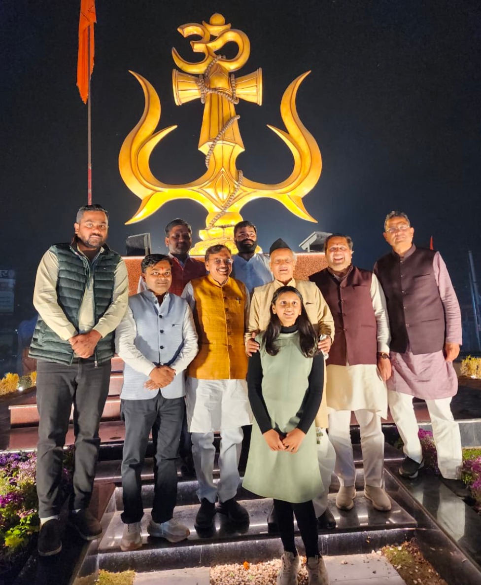 गुरुवार को रुद्रपुर प्रवास के दौरान श्री कोश्यारी गांधी पार्क में आयोजित यूएस नगर कार्निवल एवं सरस आजीविका मेले में मुख्य अतिथि के रूप में पहुंचे। मेले का अवलोकन करने के पश्चात उन्होंने महापौर विकास शर्मा के साथ नवनिर्मित ‘त्रिशूल चौक’ का निरीक्षण किया।