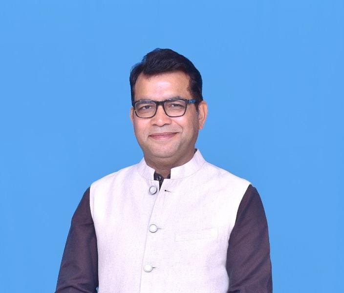 विधायक शिव अरोरा ने मुख्यमंत्री पुष्कर सिंह धामी के नेतृत्व मे पेश किये गये 111703.21 करोड़ के बजट को अबतक का सबसे बड़ा ऐतिहासिक बजट बताया!विधायक बोले यह बजट युवा, महिला, किसान, गरीब को समर्पित।